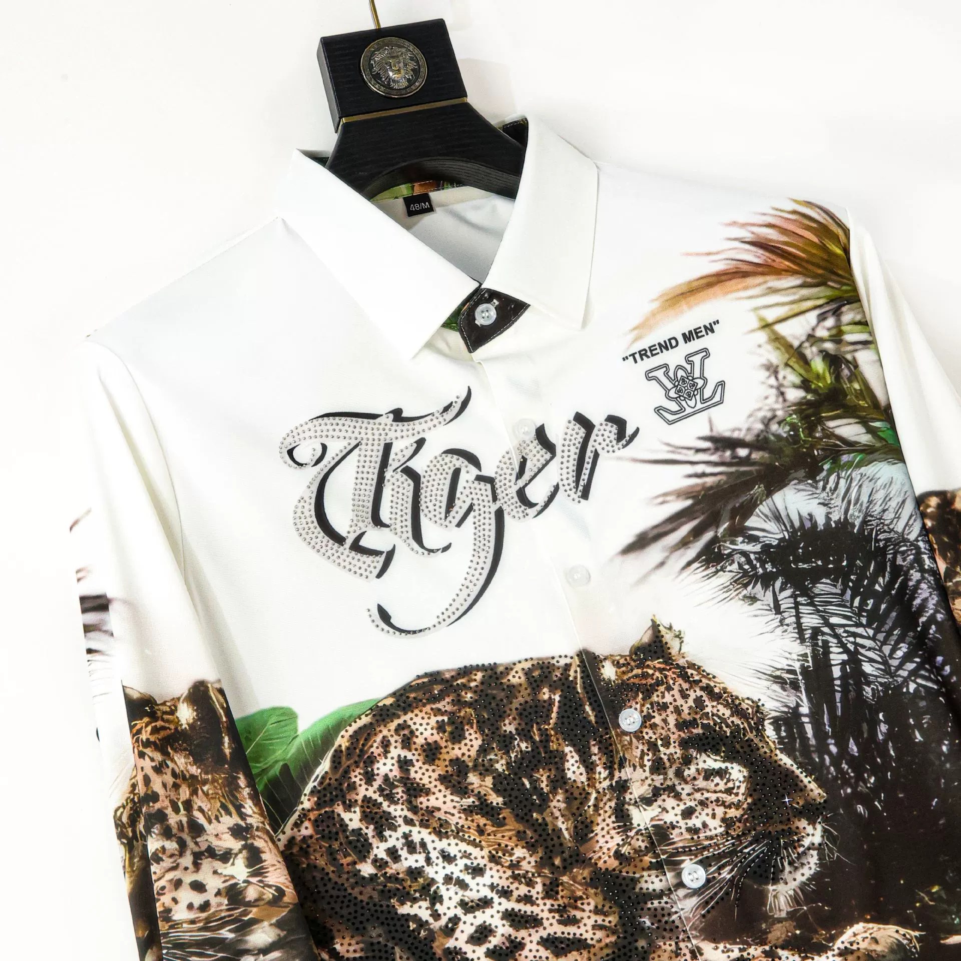 Camisa de manga larga con estampado digital de leopardo y pedrería premium view 3